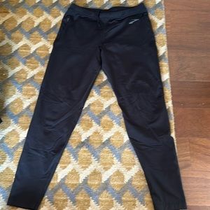 Me s brooks running tight threshold